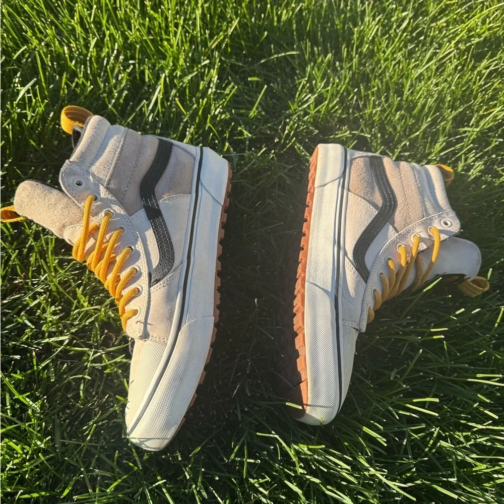 Men’s MTE high top Vans size 8.5 men’s/ 10 women’s